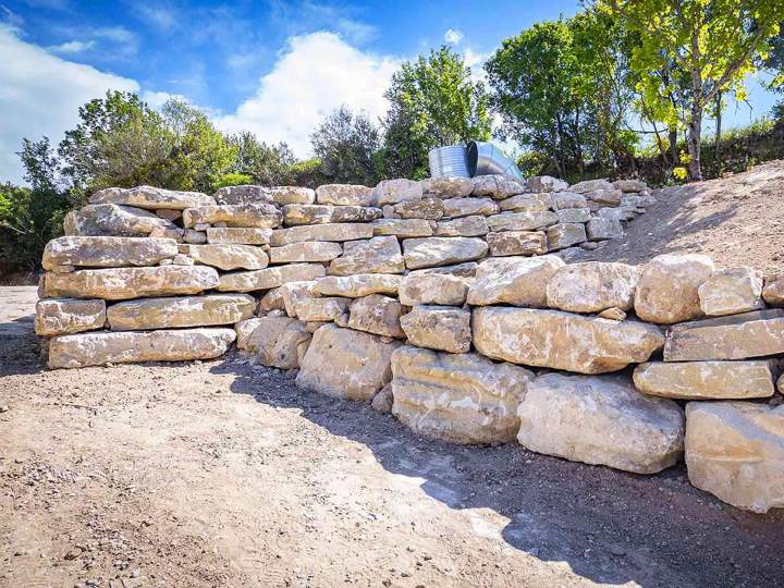Stabilisation de terrains avec des bloc de roche